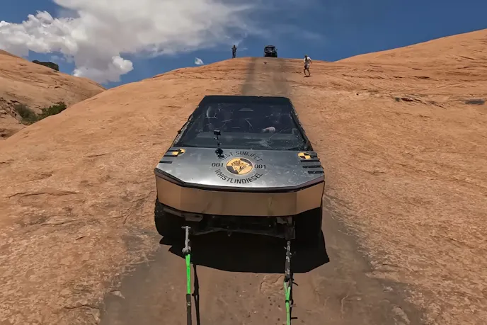 Towing a Cybertruck (2)
