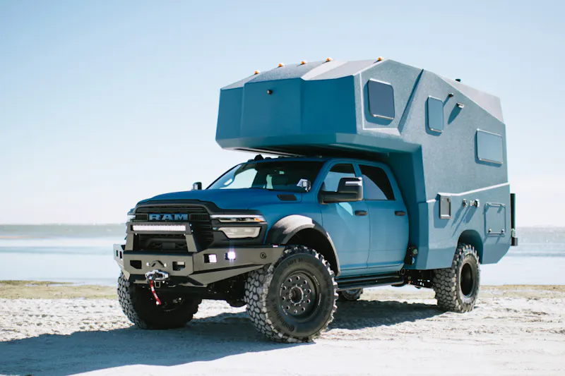 トンキンレプリカ　ケンワース＋リーファートレーラー 27North TR-27 Expedition Rig | Ram 5500 | Overland Comfort