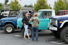 Bronco-Owners-Chatting-IMG_6166