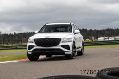 genesis-gv80-on-road-www.offroadxtreme.com